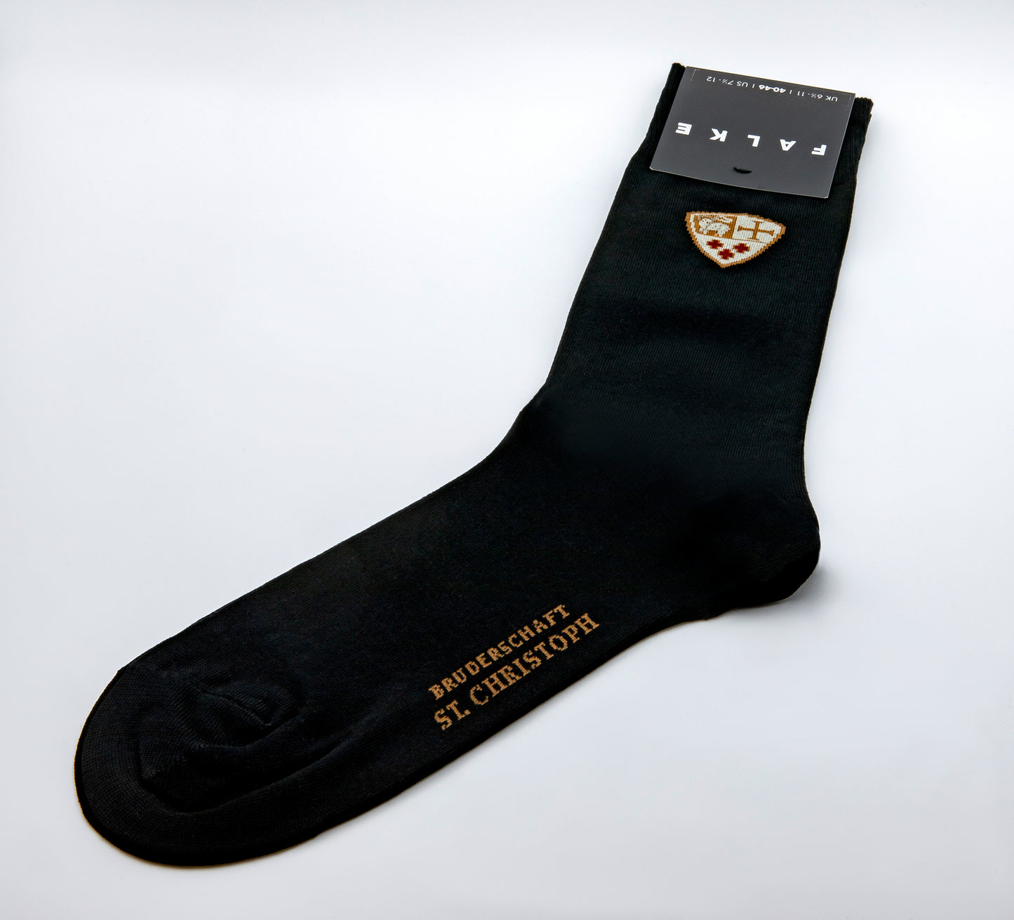 Klassische schwarze Socken von Falke mit dezentem Bruderschaftswappen