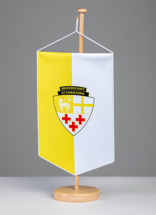 Dekorativer BSC-Wimpel mit hellem Holzständer - ideal für ein Theke